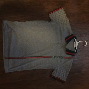 Gucci collar t shirt with authentication card.